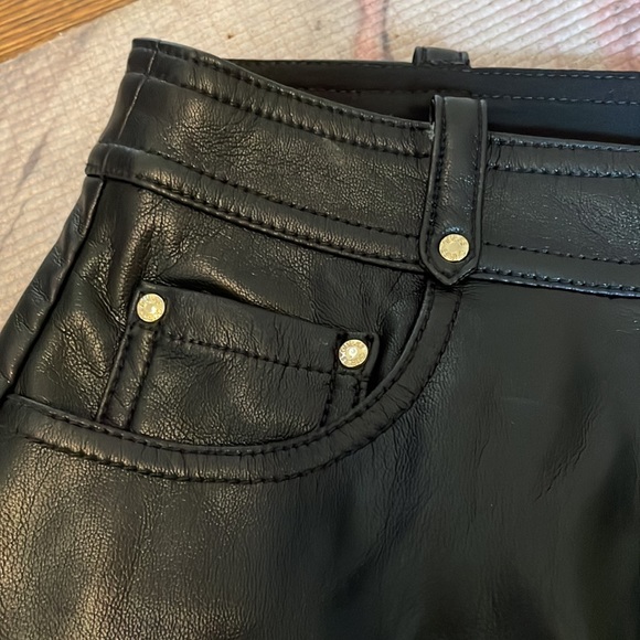 Guess Black Vegan Leather Skirt - Picture 4 of 6